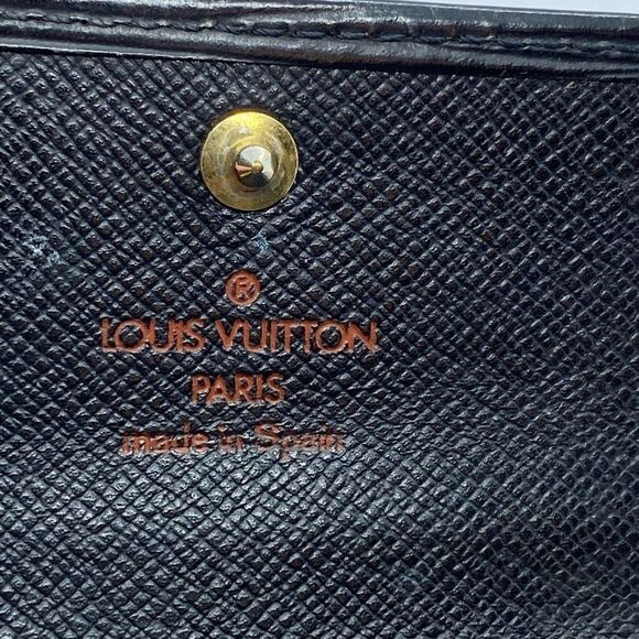 Authentic Louis Vuitton Vintage 2000 Black Epi Leather 6 Key Case - Picture 7 of 12